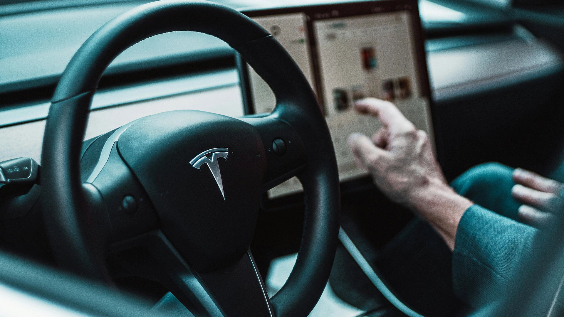 Η Tesla Πλήττεται με Απόφαση Αποζημίωσης $243Μ Μετά από Επαναφορά Δεδομένων Συντριβής από Hacker